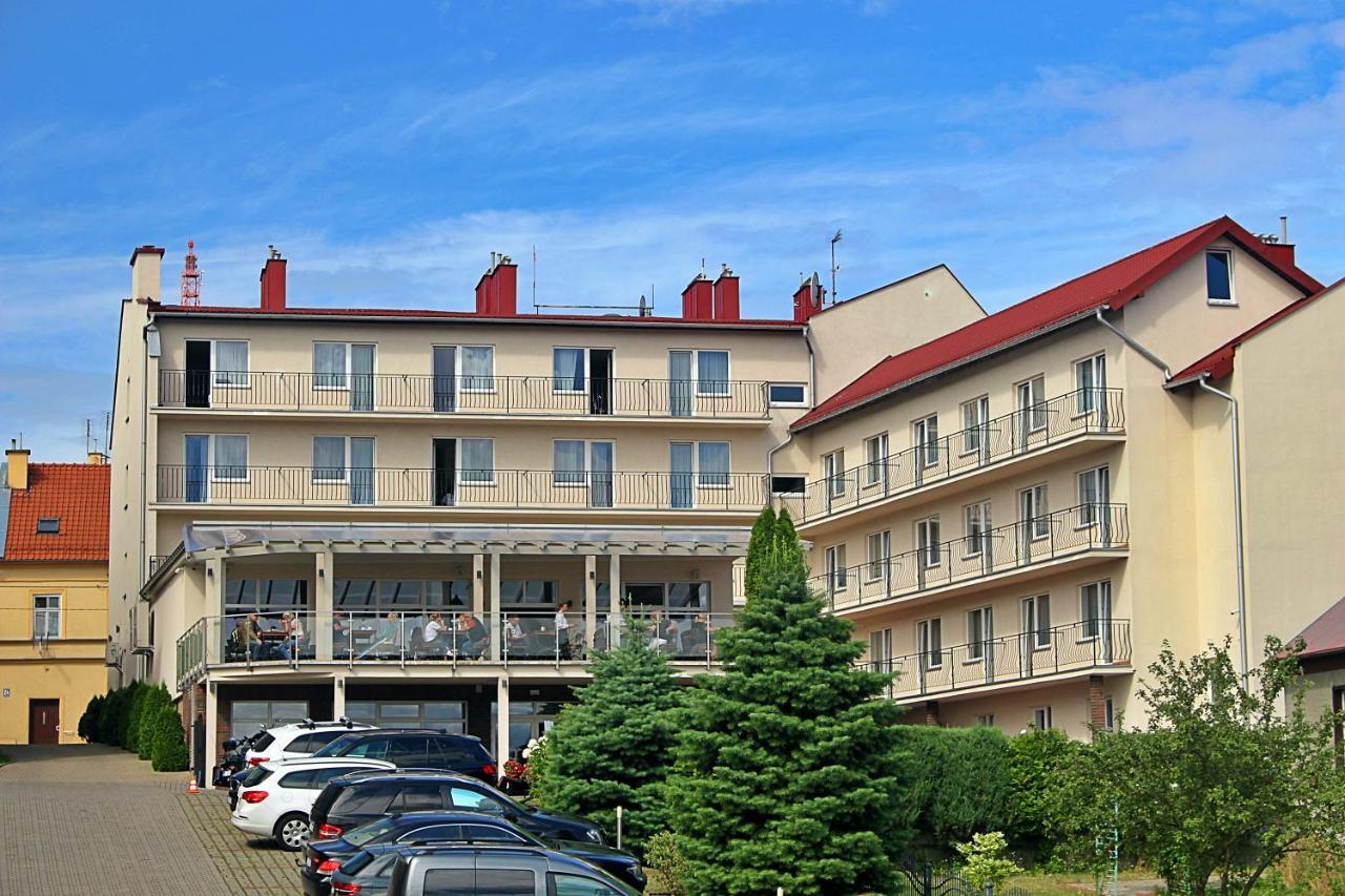 Hotel Huszcza Мронгово Экстерьер фото
