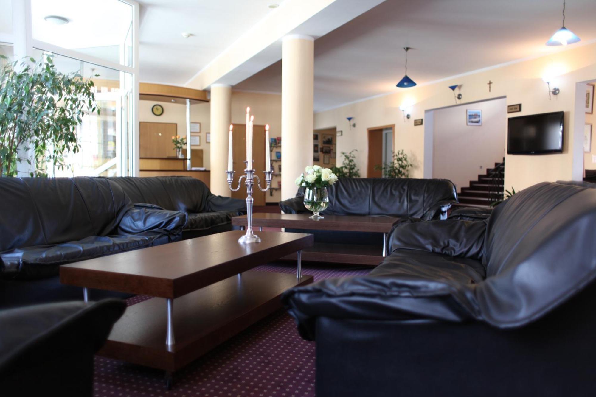 Hotel Huszcza Мронгово Экстерьер фото