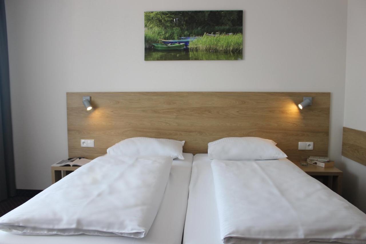 Hotel Huszcza Мронгово Экстерьер фото