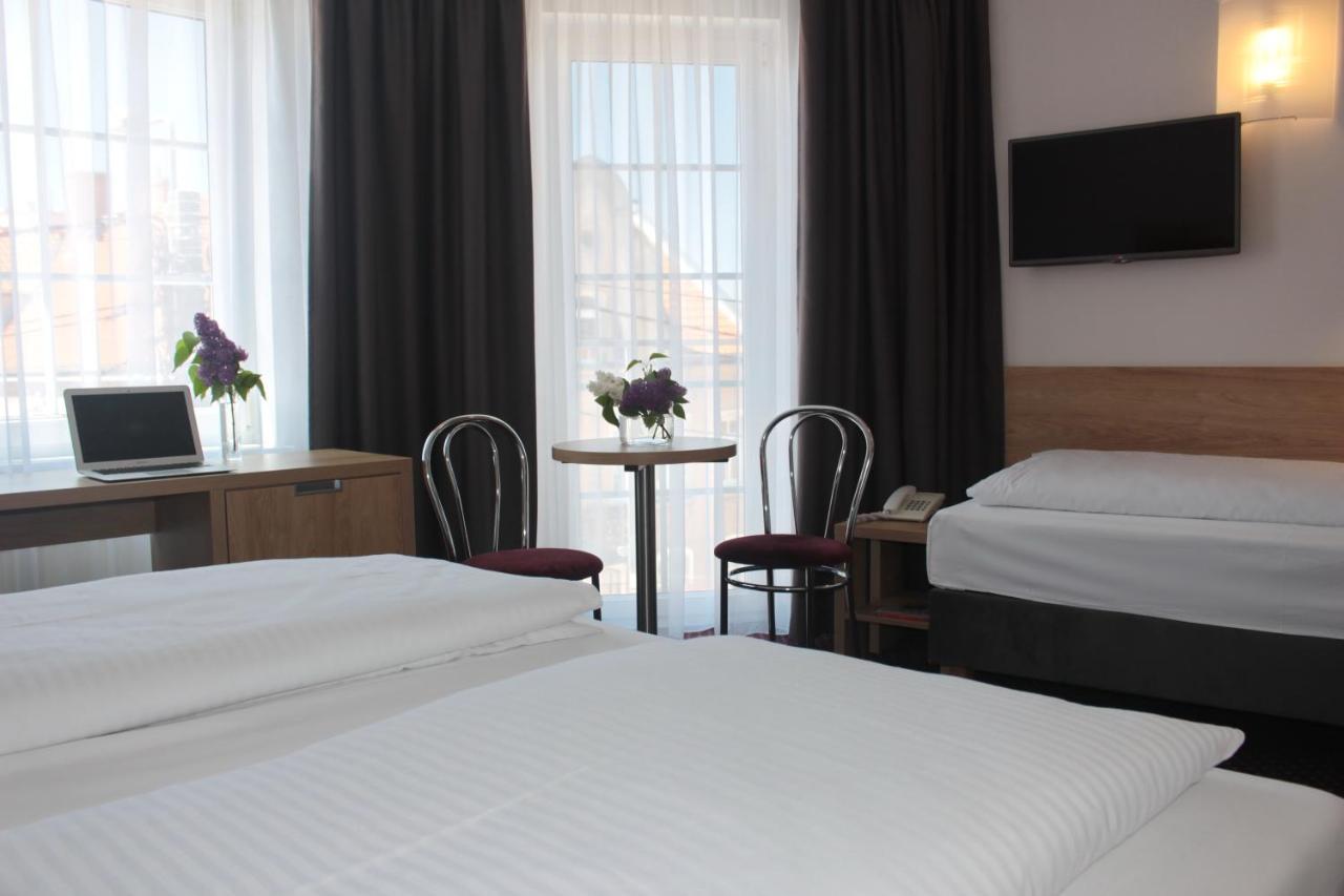Hotel Huszcza Мронгово Экстерьер фото