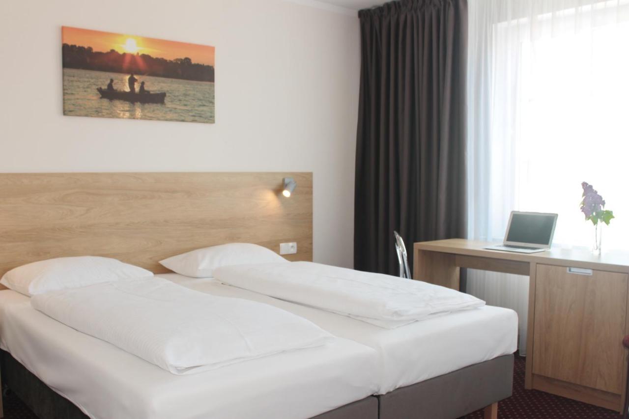 Hotel Huszcza Мронгово Экстерьер фото