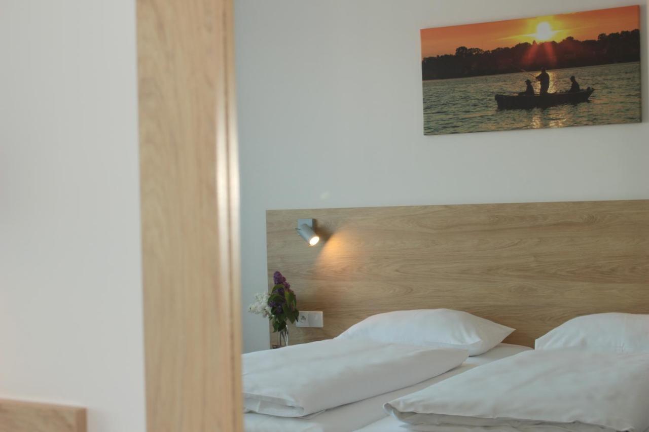Hotel Huszcza Мронгово Экстерьер фото